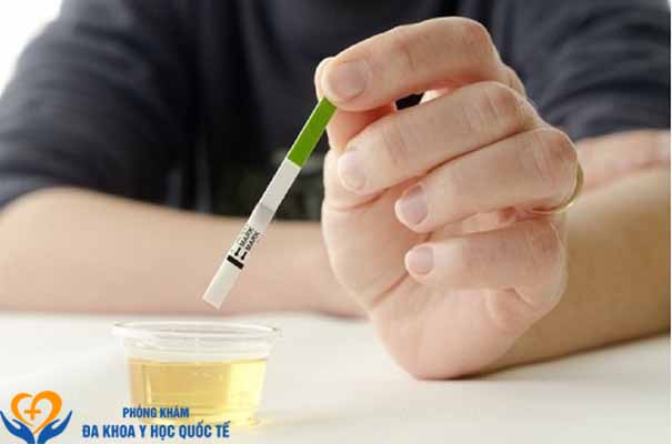 Mới có thai thử que có lên không