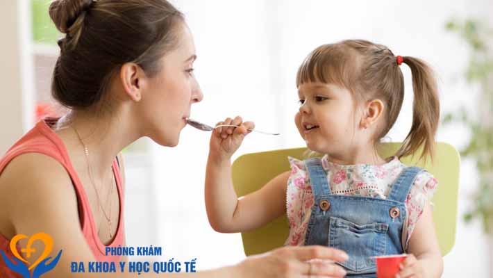 Mới có thai ăn sữa chua được không