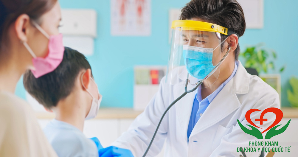 Cha mẹ nên cho trẻ đi khám khi thấy dấu hiệu của tình trạng viêm bao quy đầu